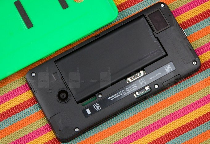 Microsoft хочет снабжать смартфоны двумя аккумуляторами - изображение