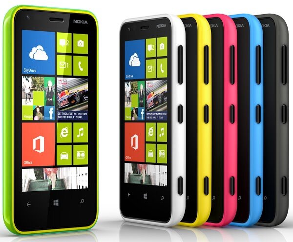 Обзор Lumia 620: Младший брат Lumia 820 - изображение